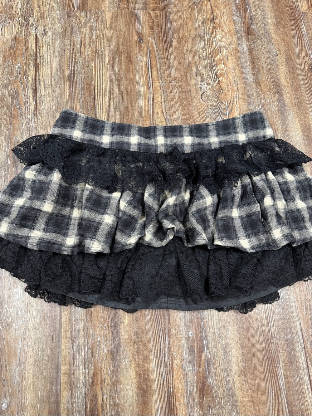 Vintage Y2K Forever 21 black & white goth plaid mini skirt with lace trim and ru